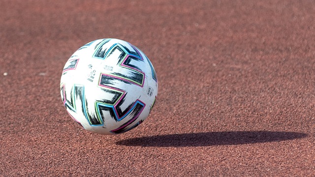 女球迷采访：爱着海因克斯的拜仁铁粉，她即将踏上高考的考场.